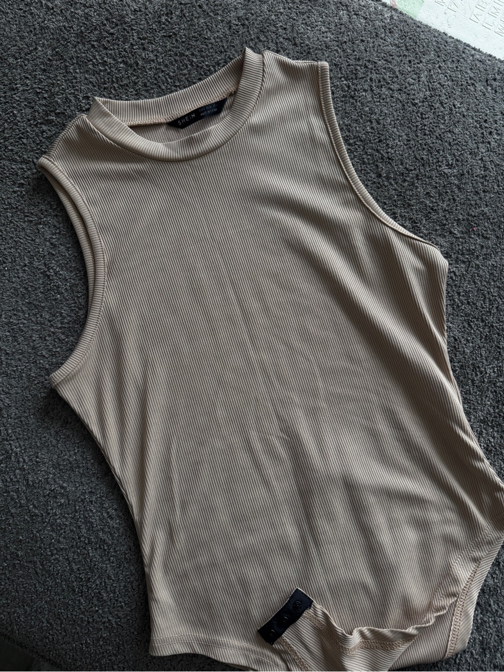 SHEIN Beige Ribbed Mock Neck Tank - Picture 2 of 4